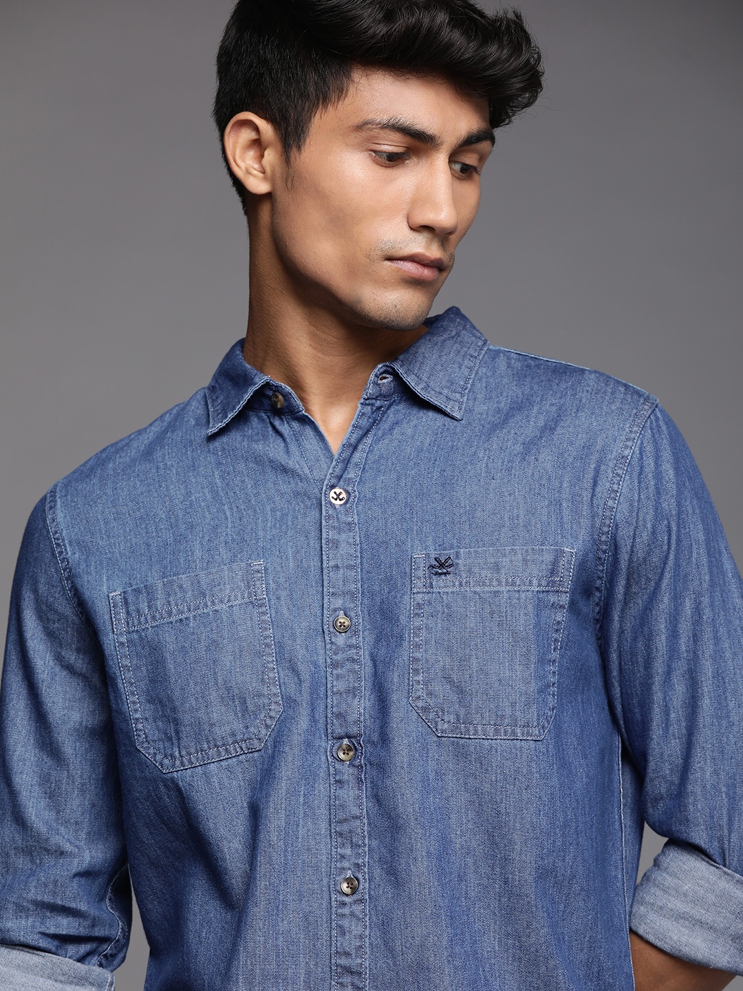 

WROGN Men Blue Solid Slim Fit Chambray Casual Shirt