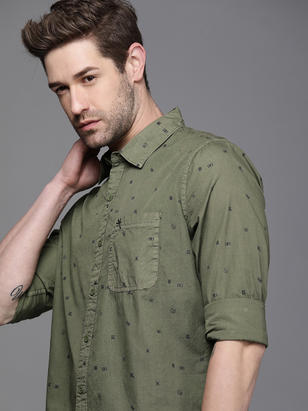 

WROGN Men Olive Green & Black Slim Fit Printed Pure Cotton Casual Shirt