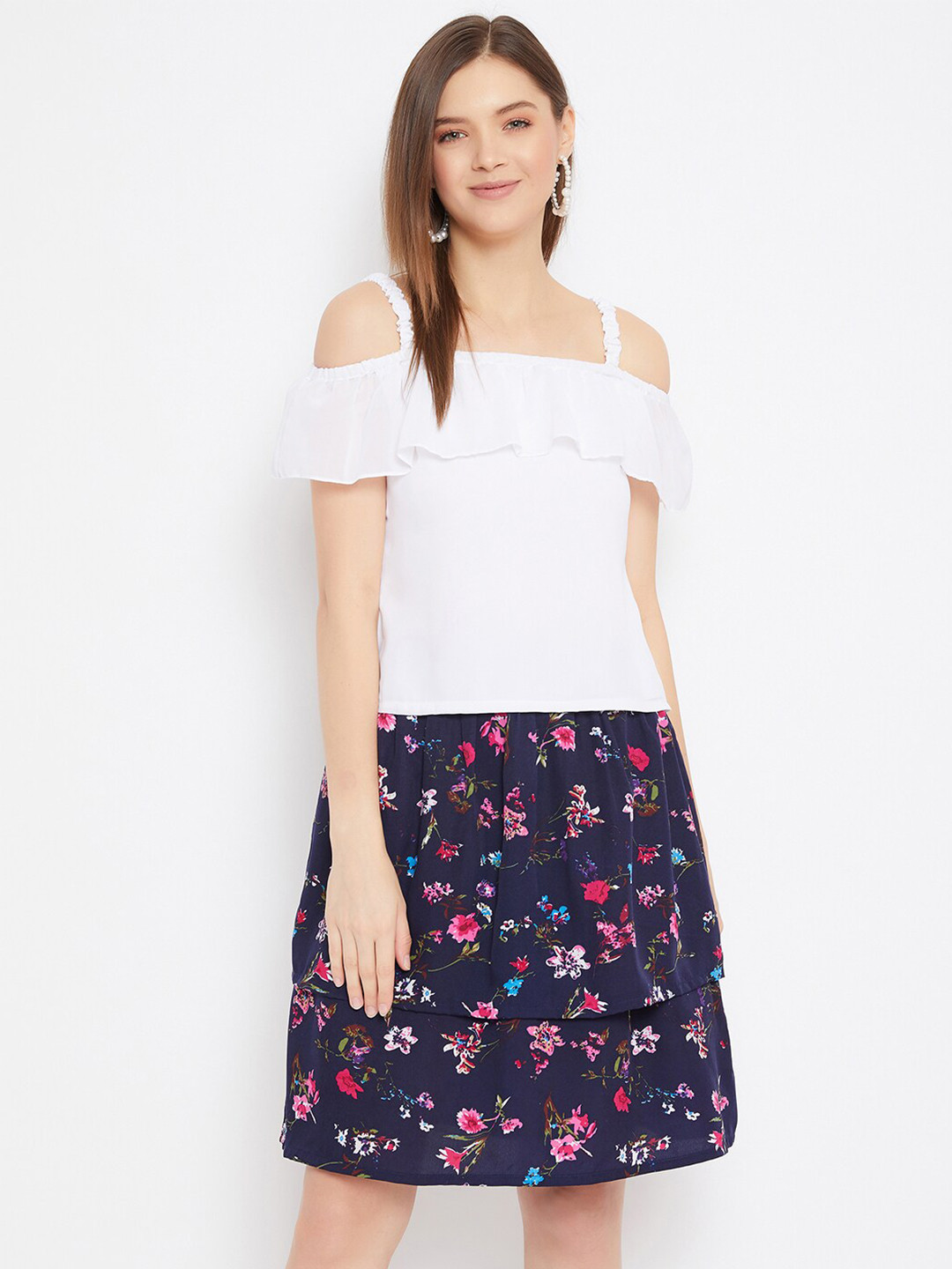 

Bitterlime Women White & Navy Blue Solid Top with Skirt