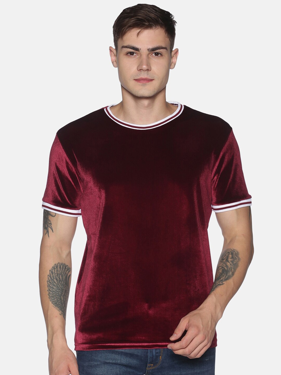 

UrGear Men Maroon Solid Round Neck T-shirt