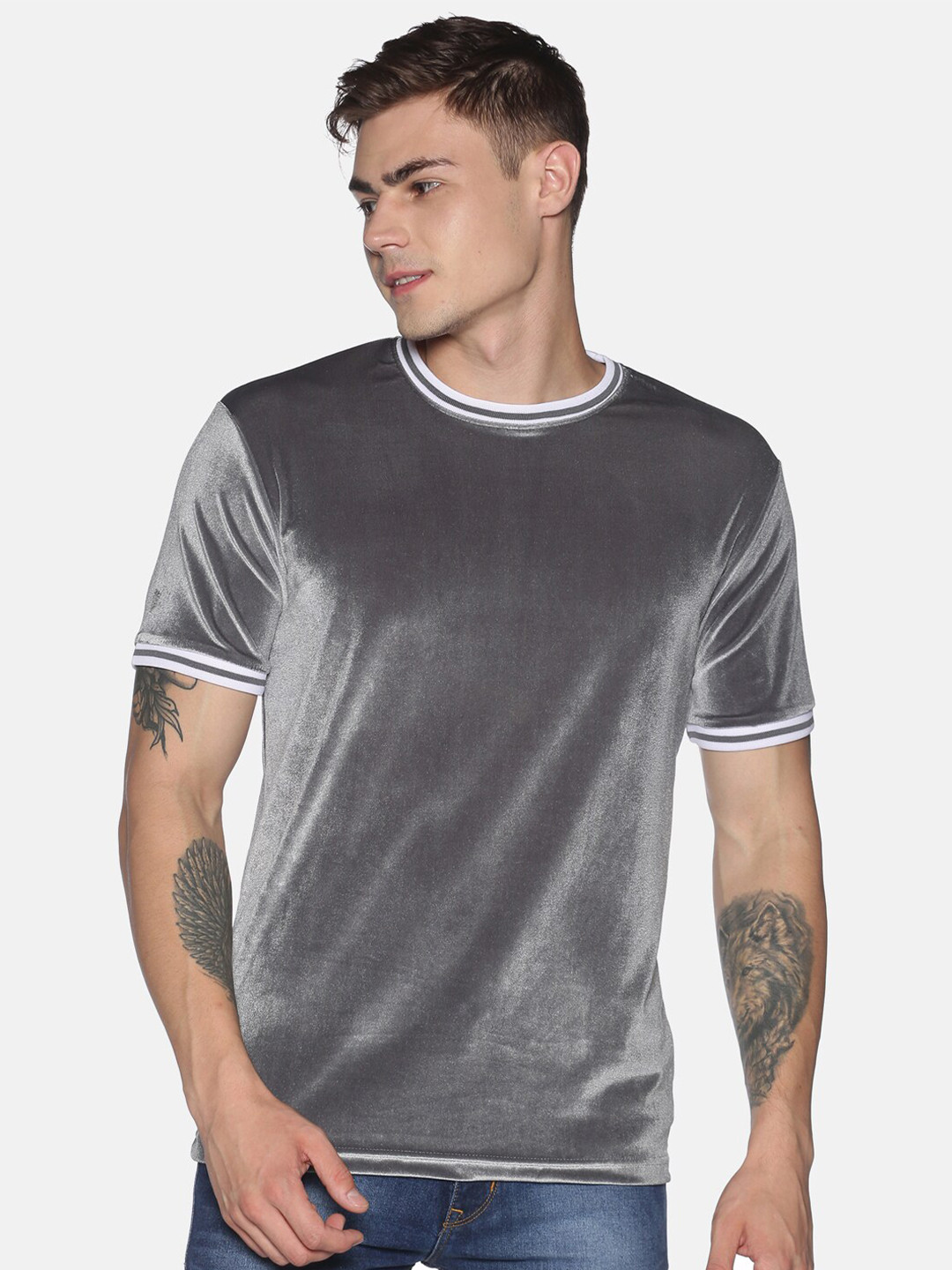 

UrGear Men Grey Solid Round Neck T-shirt