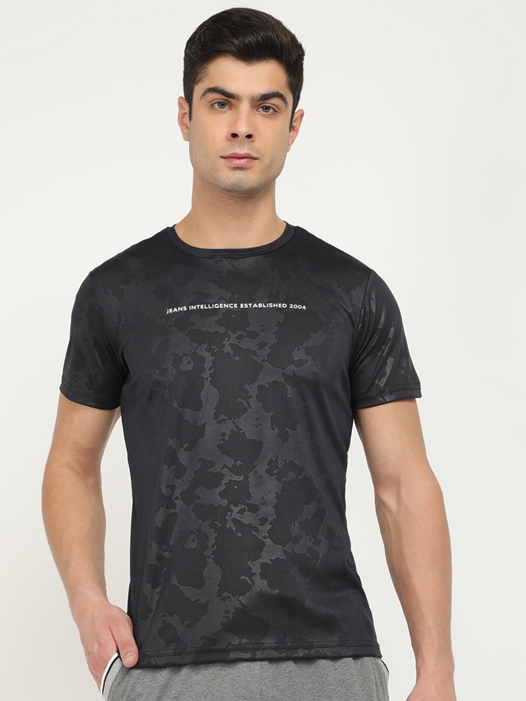 

V2 Value & Variety Men Black Abstract Print Round Neck T-shirt