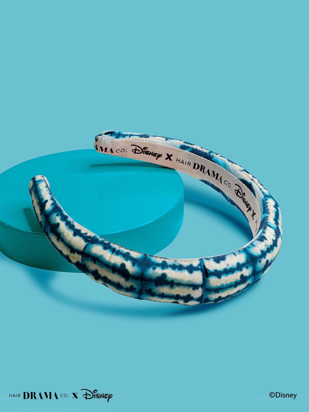 

Hair Drama Company X Disney Mickey Blue & Off-White Tie & Dye Puff Band