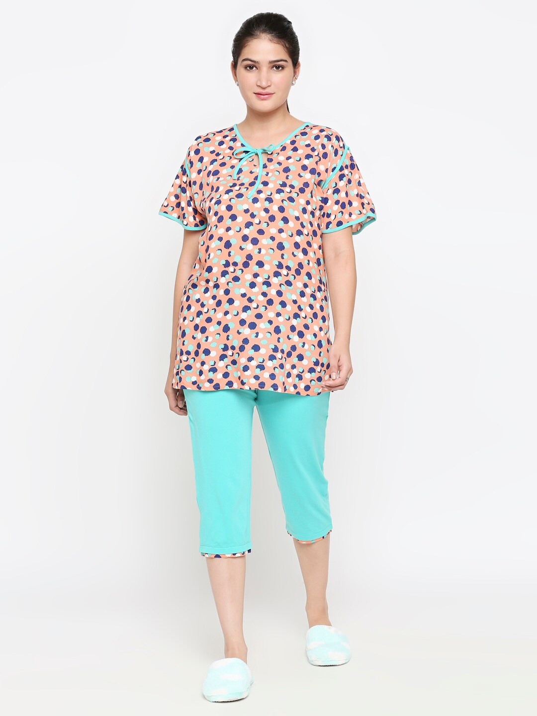 

XIN Women Peach-Coloured & White Printed Night suit