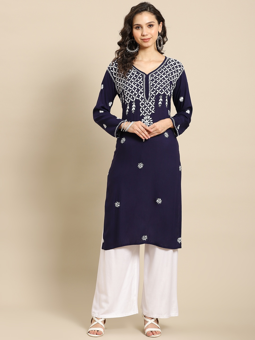 

Saadgi Women Navy Blue & White Motifs Chikankari Straight Kurta with Palazzos