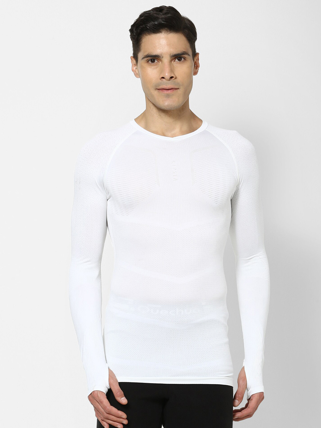 

Kipsta By Decathlon Men White Solid Keepdry Round Neck Football T-shirt