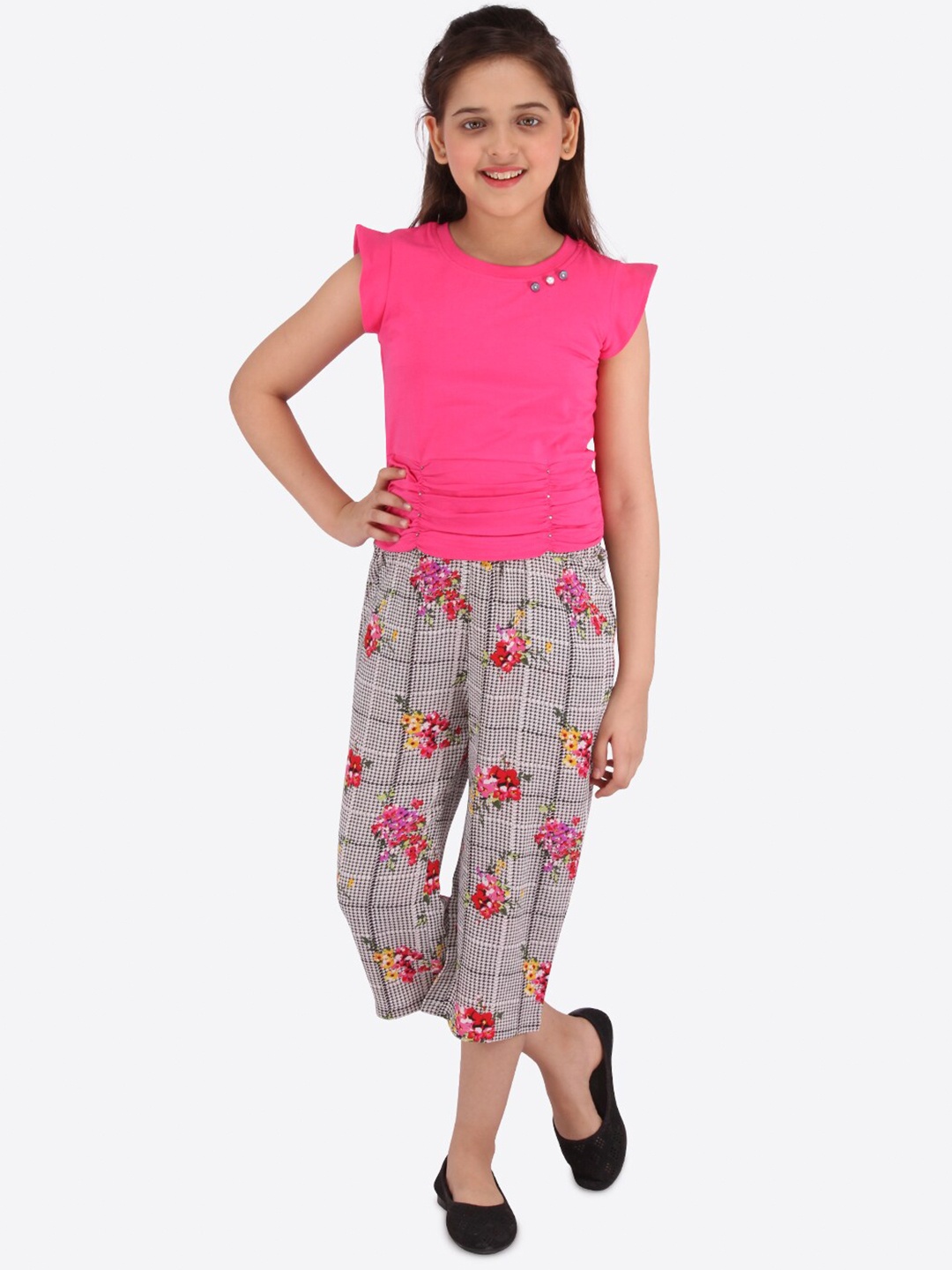 

CUTECUMBER Girls Pink & White Solid Top with Capris