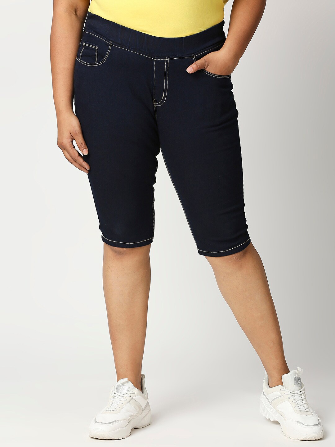 

ZUSH Women Blue Solid Slim Fit Cotton Stretchable Capris