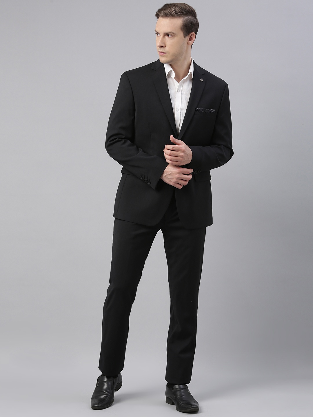 

Theme Men Black Solid Single-Breasted Formal Suit