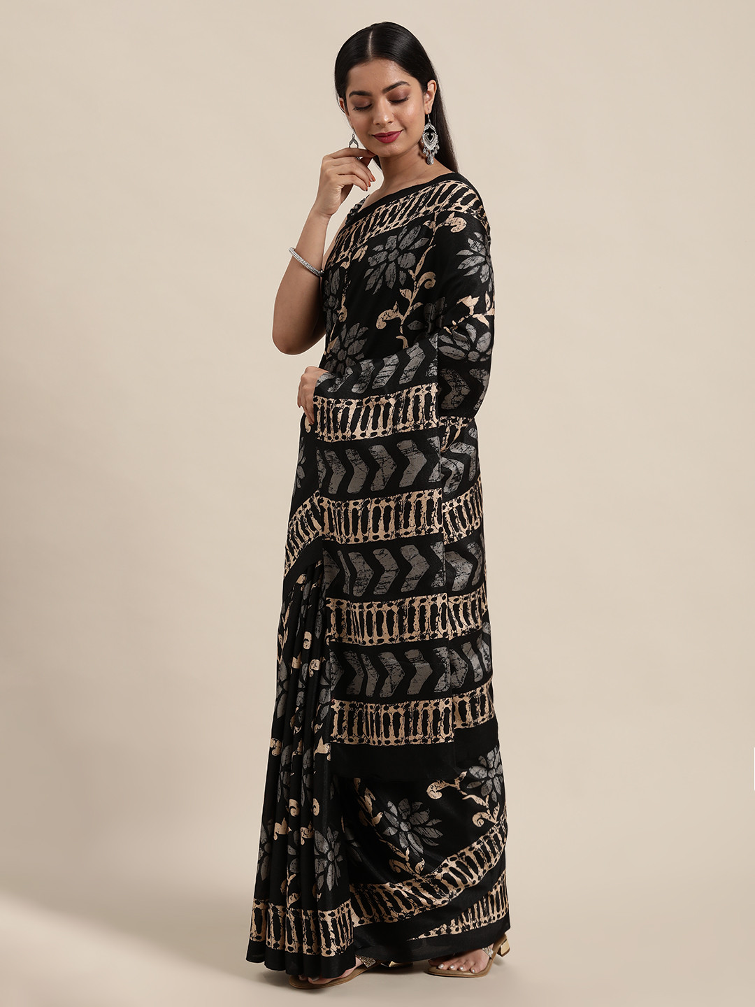 

Saree mall Black Floral Art Silk Bagru Sarees
