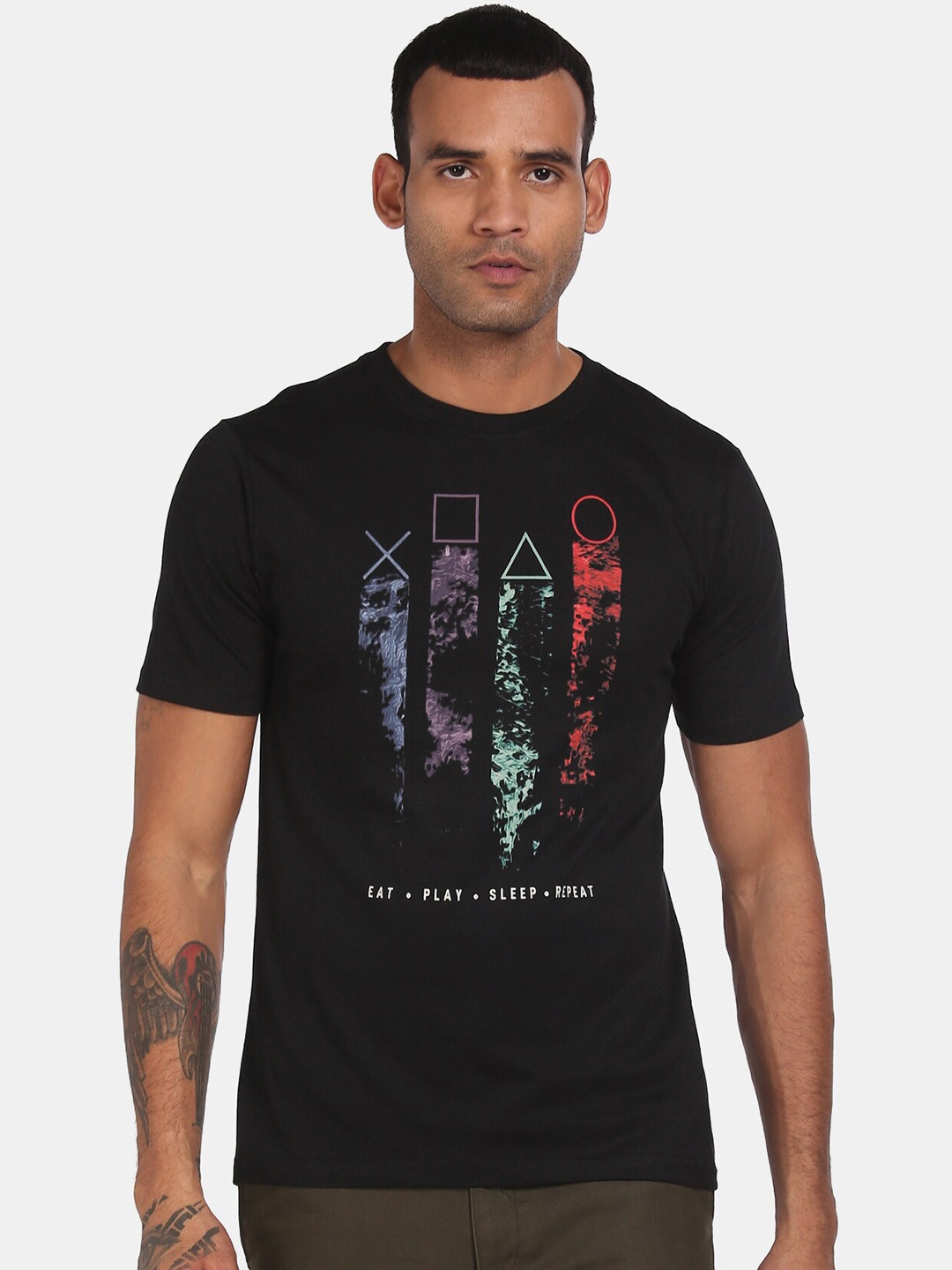 

Colt Men Black & Red Pure Cotton Printed Round Neck T-shirt