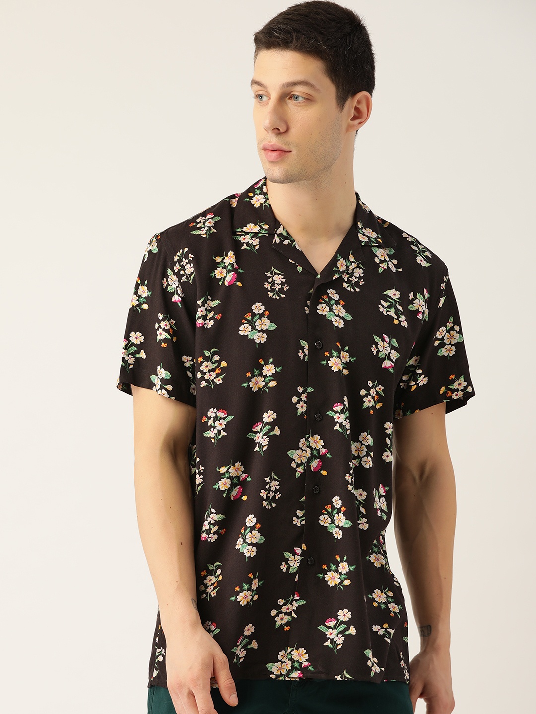 

Hancock Men Black & White Relaxed Fit Floral Printed Casual Shirt