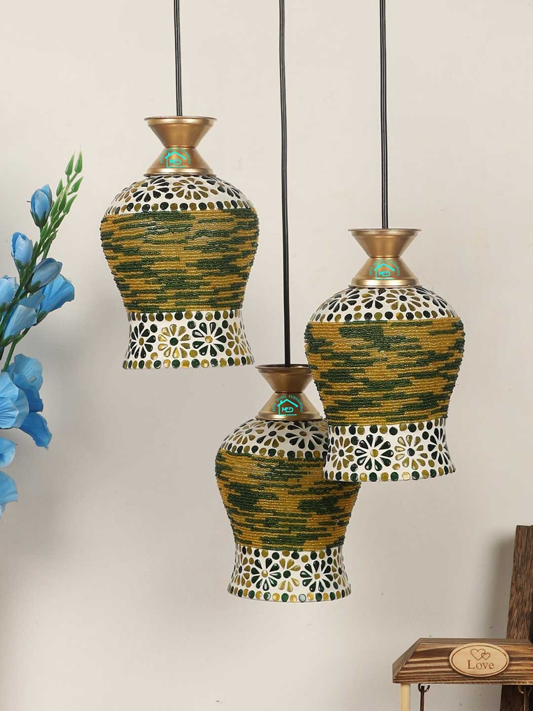 

MFD HOME FURNISHING Gold-Toned & Green Self Design Quirky Cluster Light