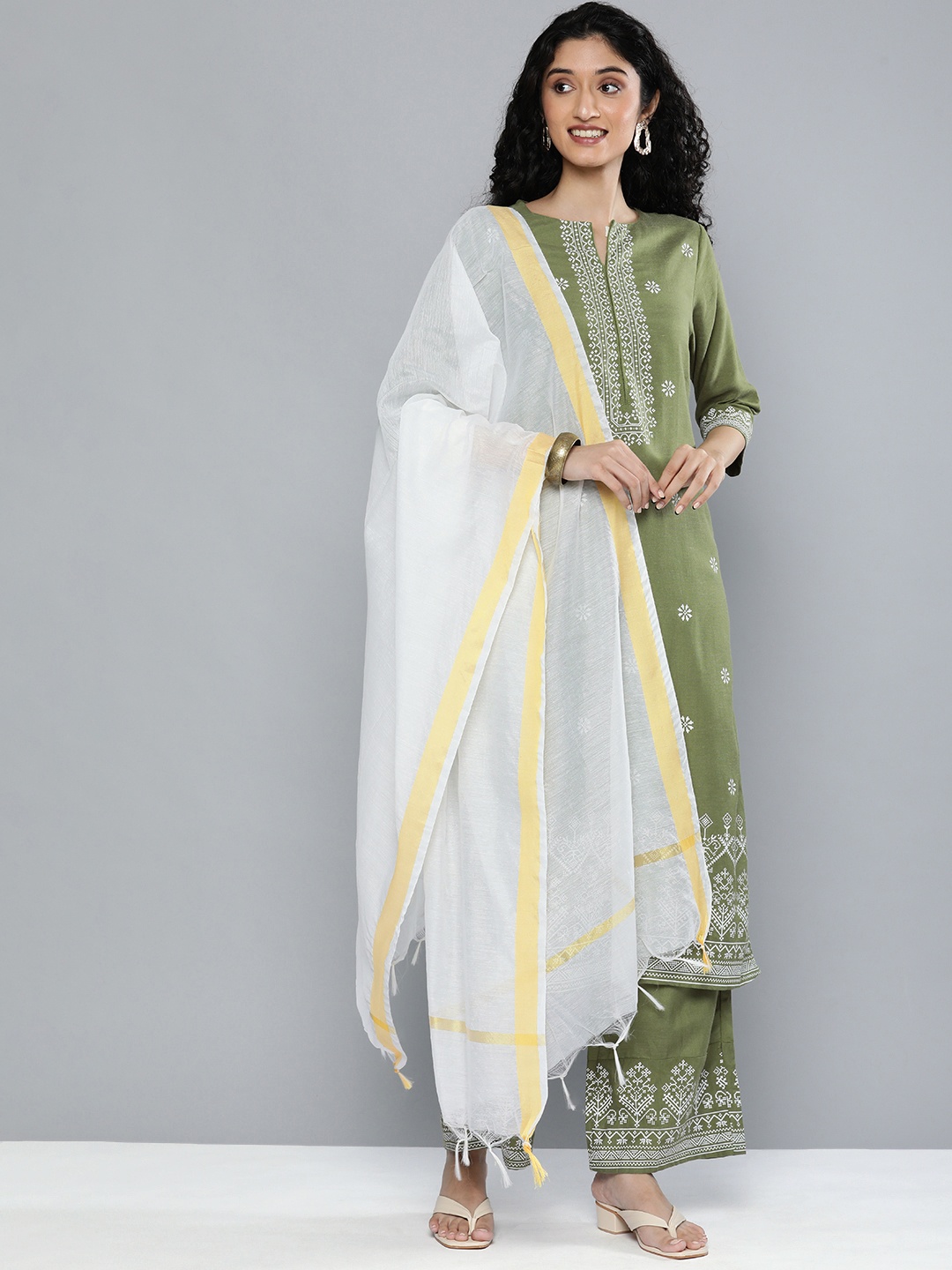 

Vishudh Women Green Printed Kurta with Palazzos & Dupatta