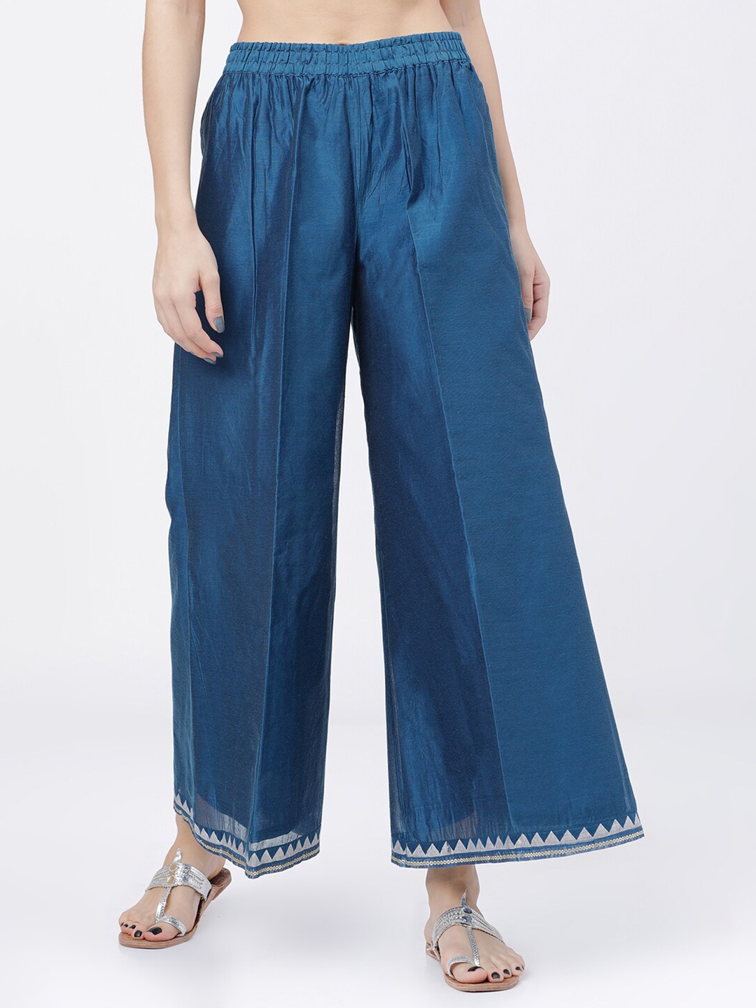 

Vishudh Women Navy Blue & White Hem Design Wide Leg Palazzos