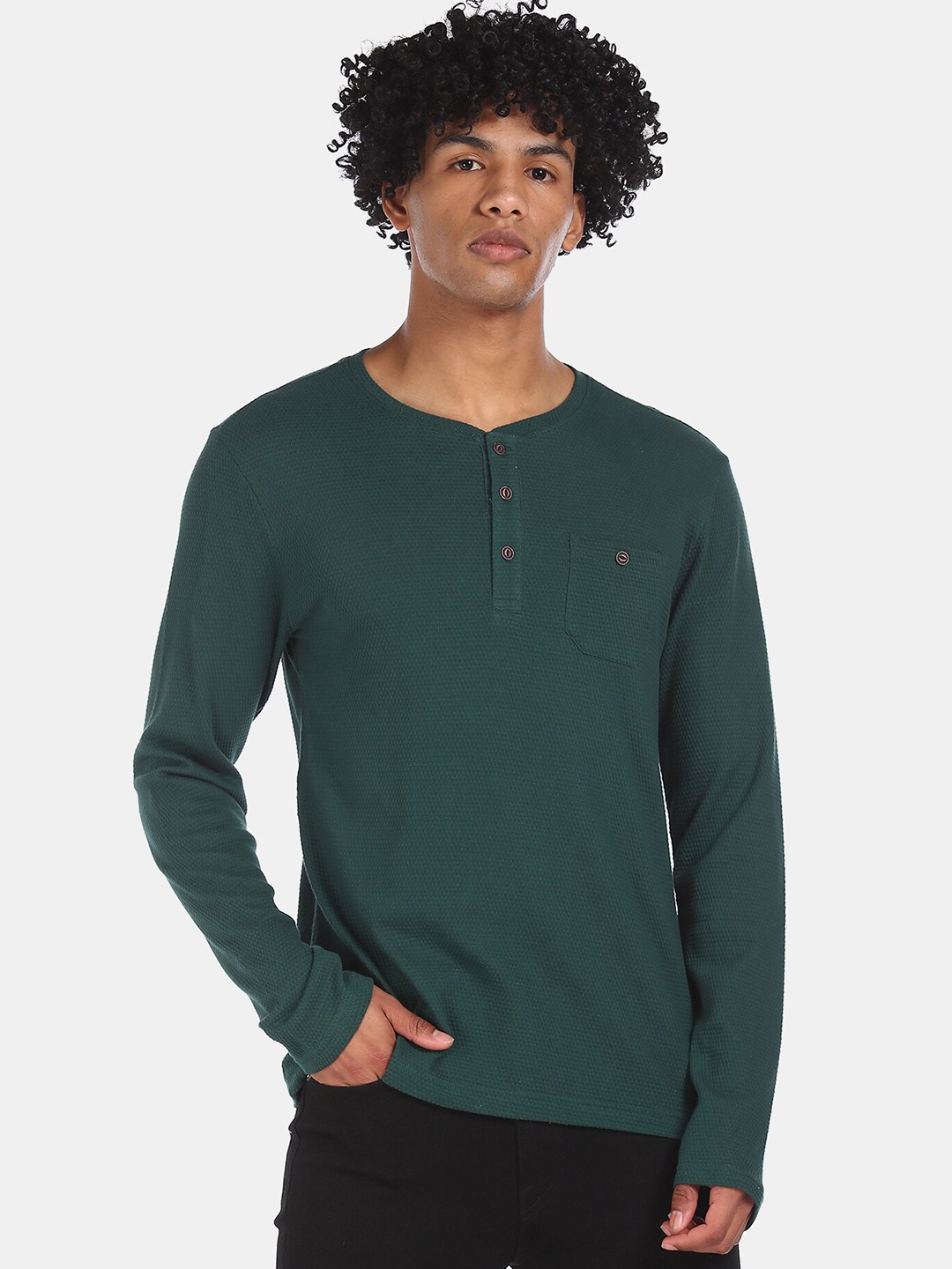 

Cherokee Men Green Solid Henley Neck T-shirt
