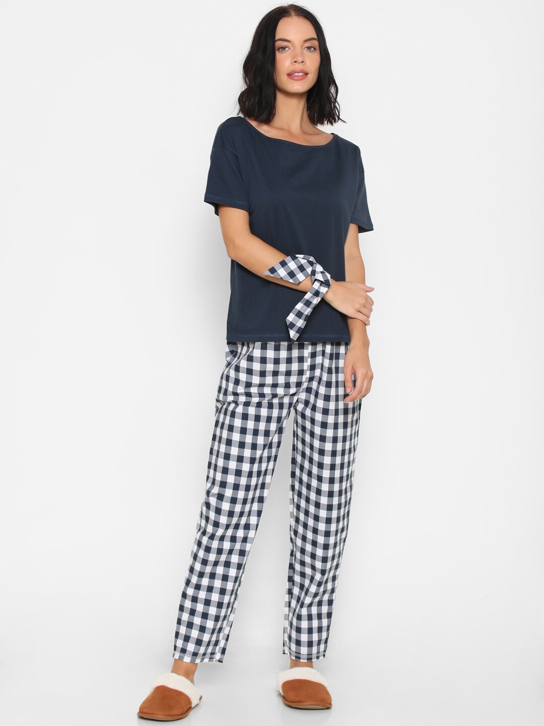 

FOREVER 21 Women Navy Blue & White Solid Cotton Night suit With Matching Hairband