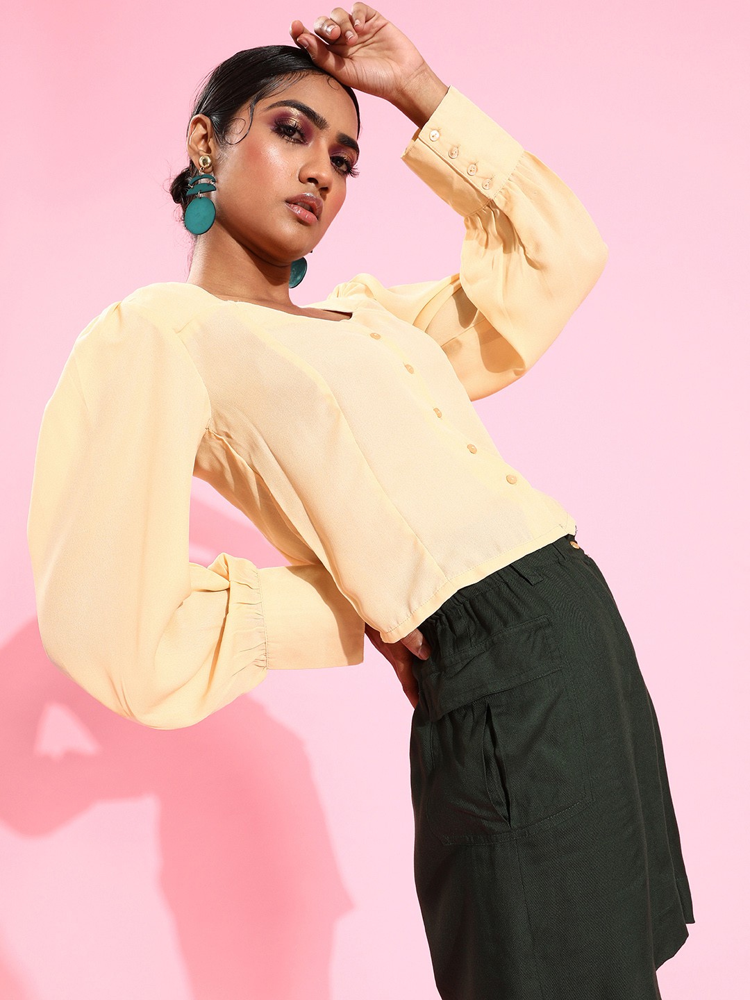 

HERE&NOW Cream-Coloured Solid Sweetheart Neck Puff Sleeve Regular Crop Top