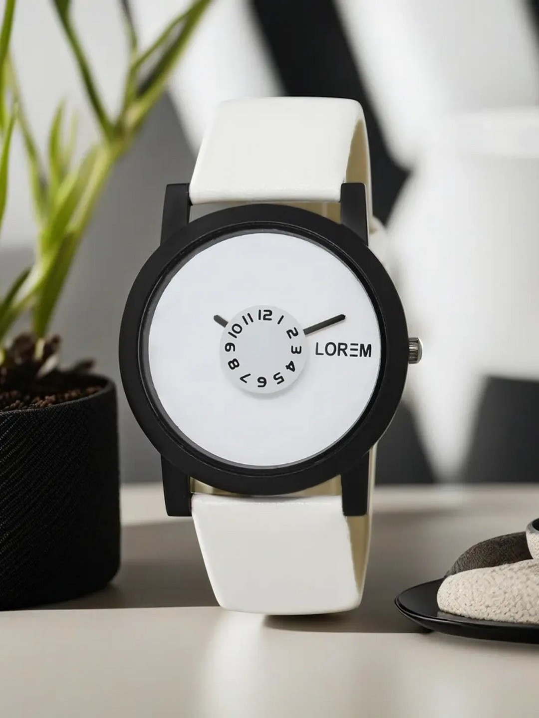 

LOREM Men White Analogue Watch LR26