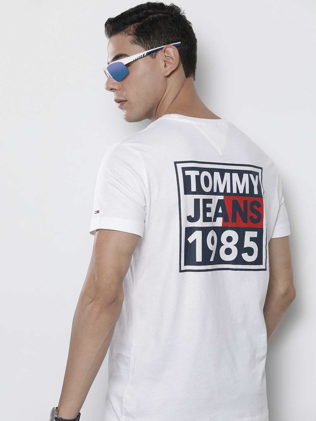 

Tommy Hilfiger Jeans Men White Brand Logo Placement Print Organic Cotton Slim Fit T-shirt