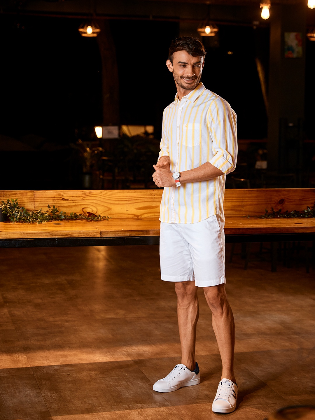 

Tommy Hilfiger Men White Pure Cotton Mid-Rise Chino Shorts