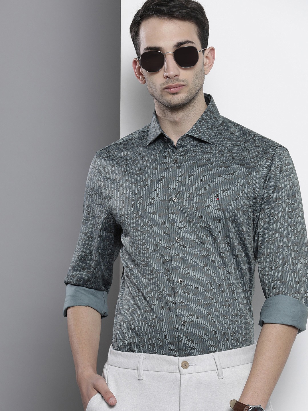 

Tommy Hilfiger Men Blue Slim Fit Opaque Printed Casual Shirt