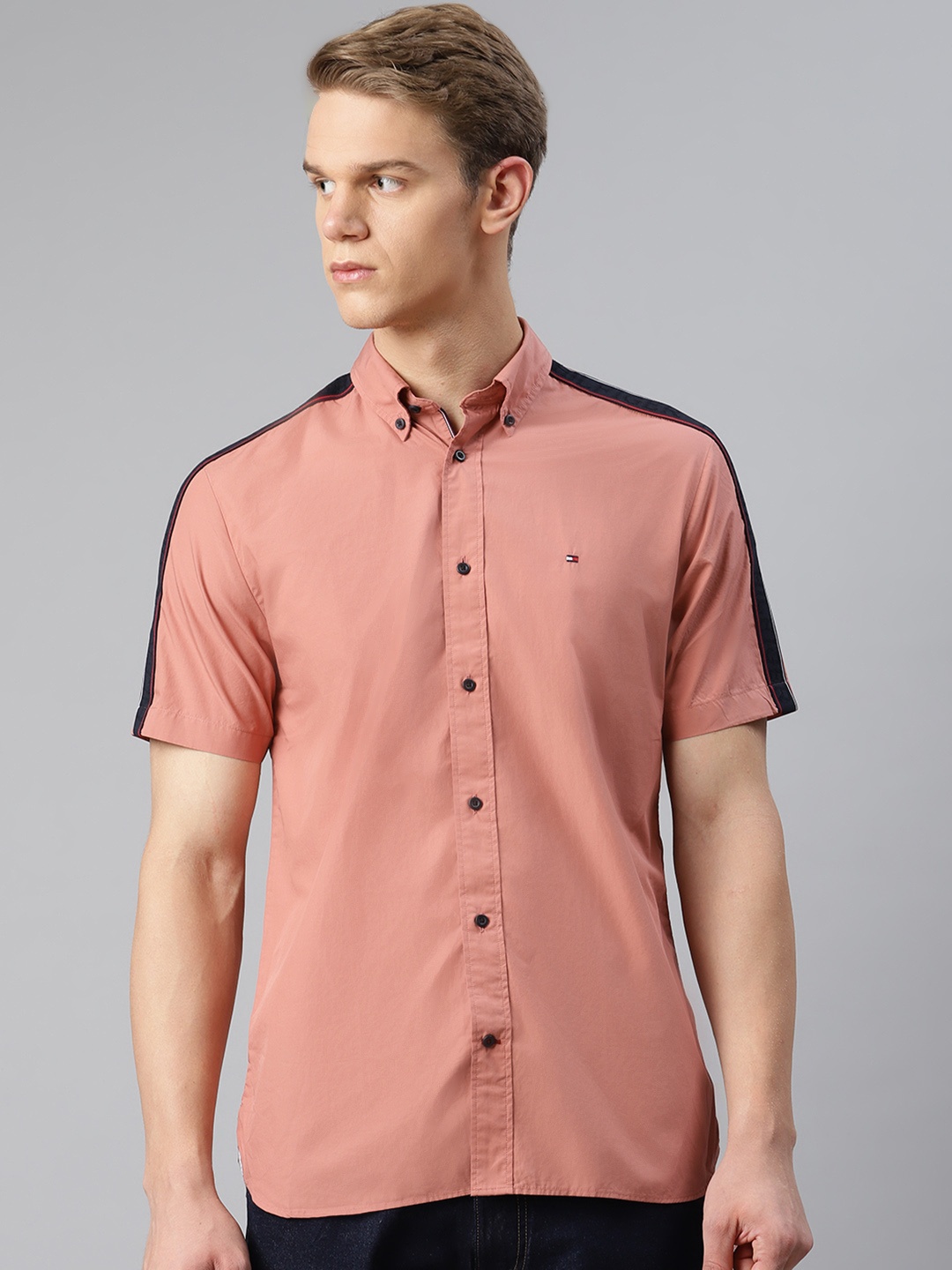 

Tommy Hilfiger Men Pink Pure Cotton Regular Fit Solid Casual Shirt