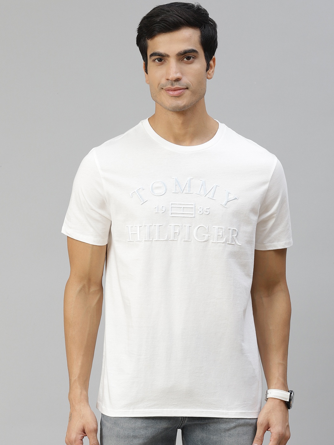 

Tommy Hilfiger Men White Pure Cotton Embroidered Brand Logo T-shirt