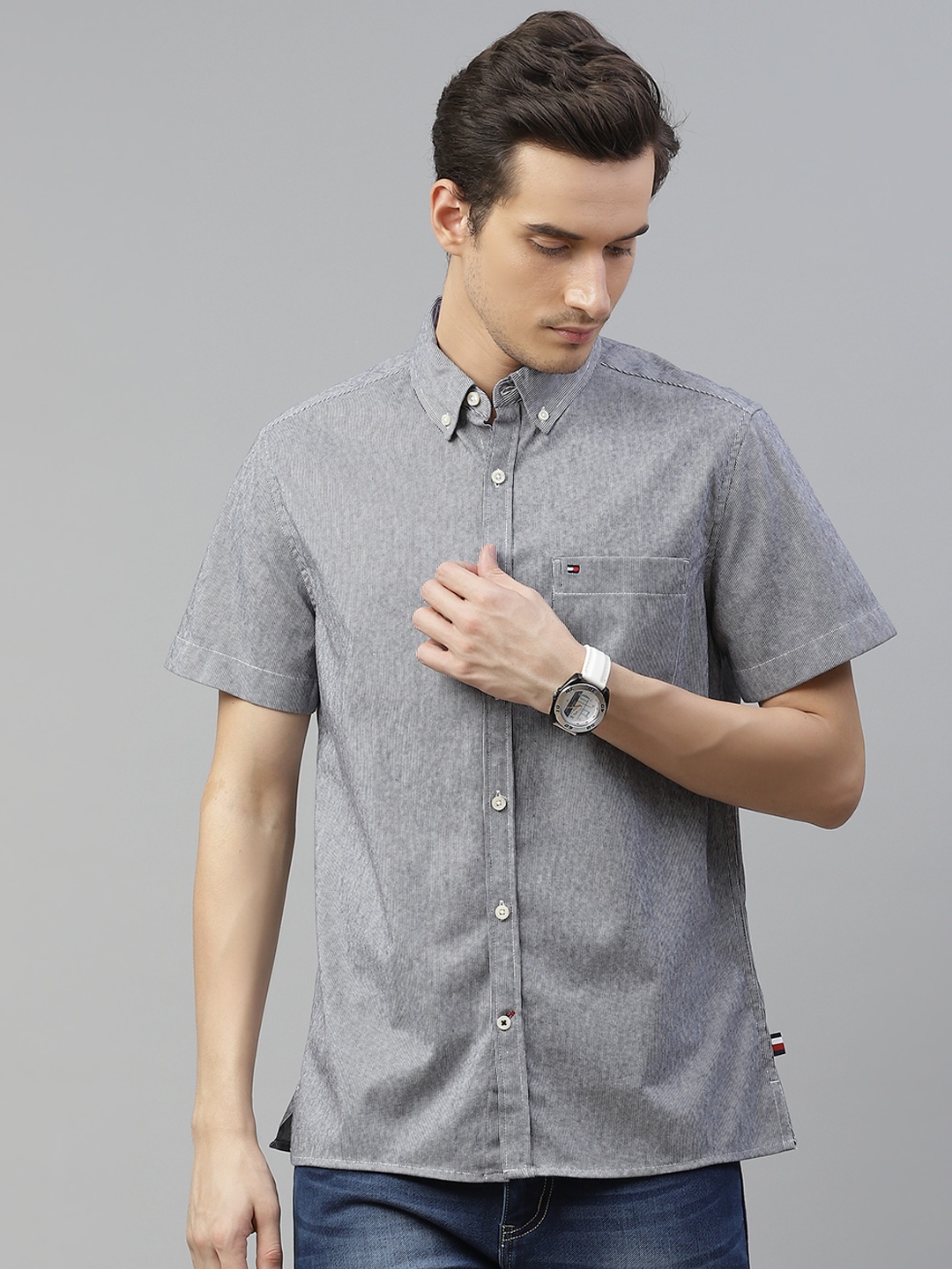 

Tommy Hilfiger Men Navy Blue & White Slim Fit Striped Casual Shirt