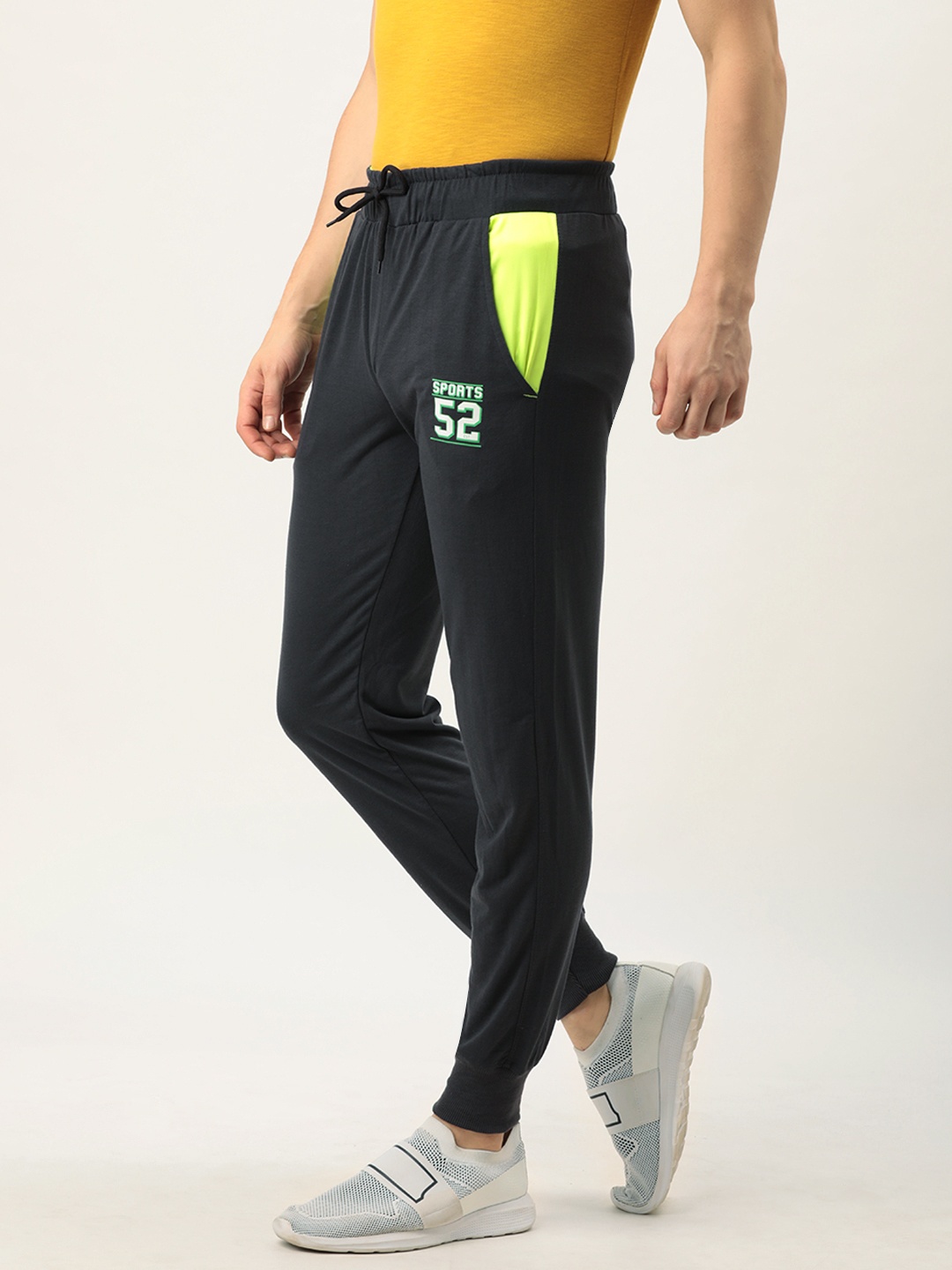 

Sports52 wear Men Charcoal Grey Solid Slim Fit Joggers