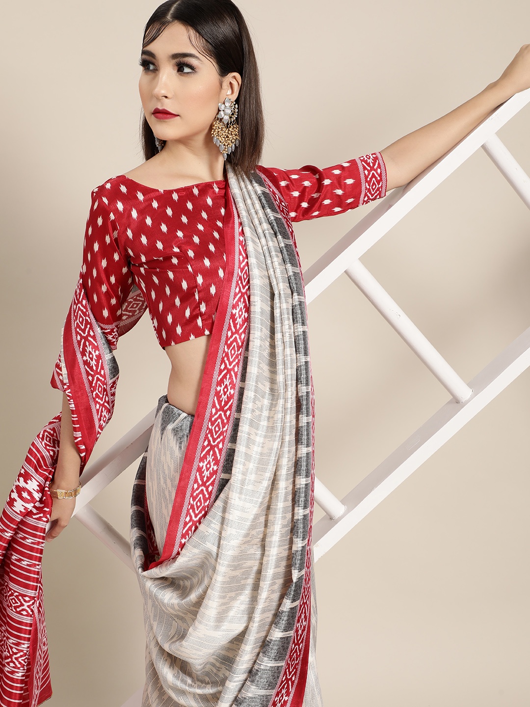 

Saree mall Geometric Silk Blend Saree with Printed border, Off white