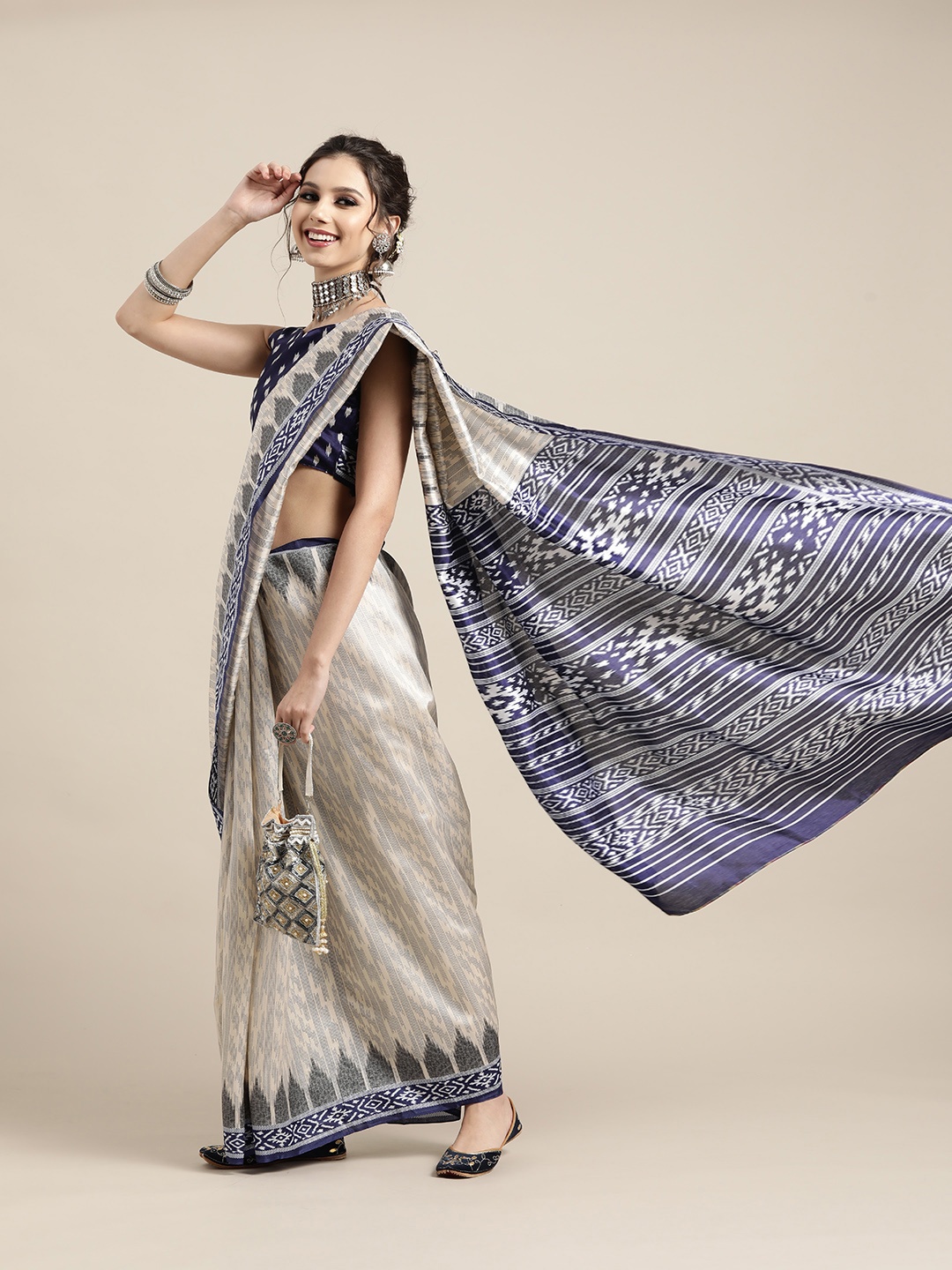 

Saree mall Geometric Silk Blend Saree with Printed border, Off white