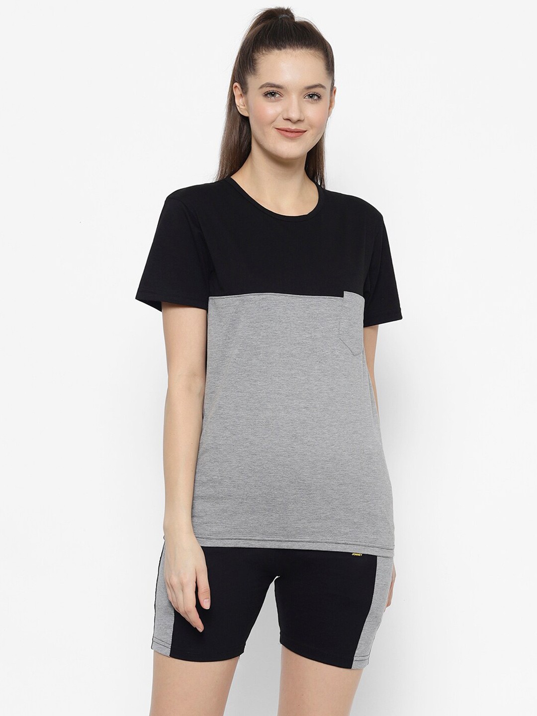 

VIMAL JONNEY Women Grey & Black Colourblocked Night suit