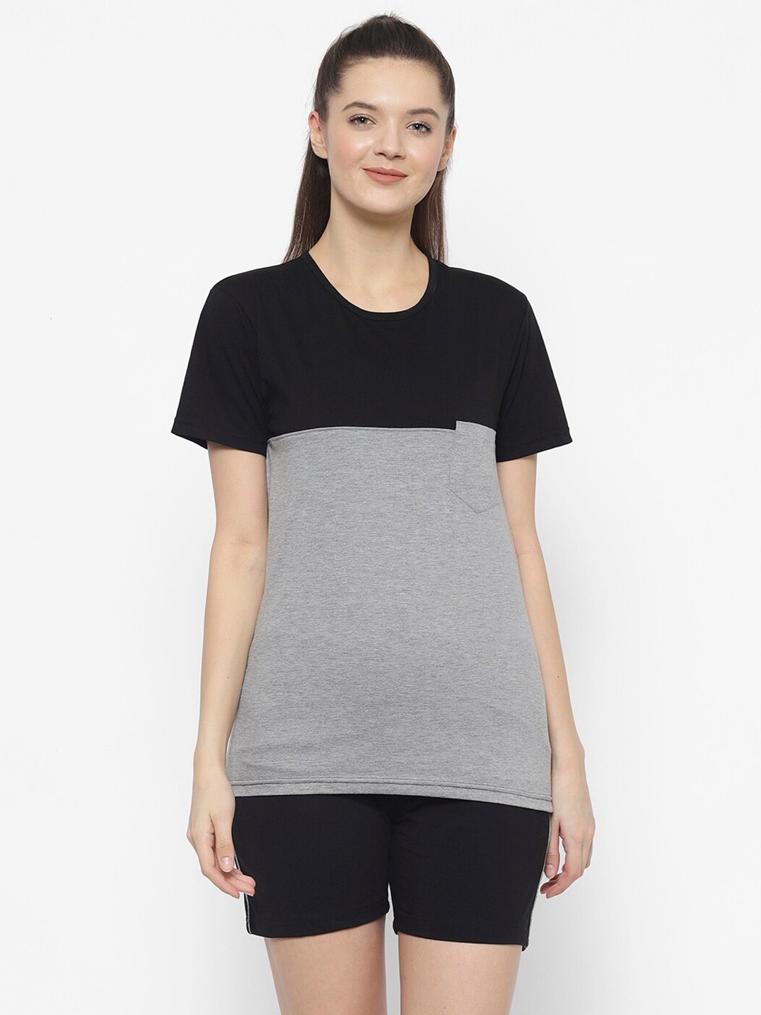

VIMAL JONNEY Women Grey & Black Colourblocked Night suit