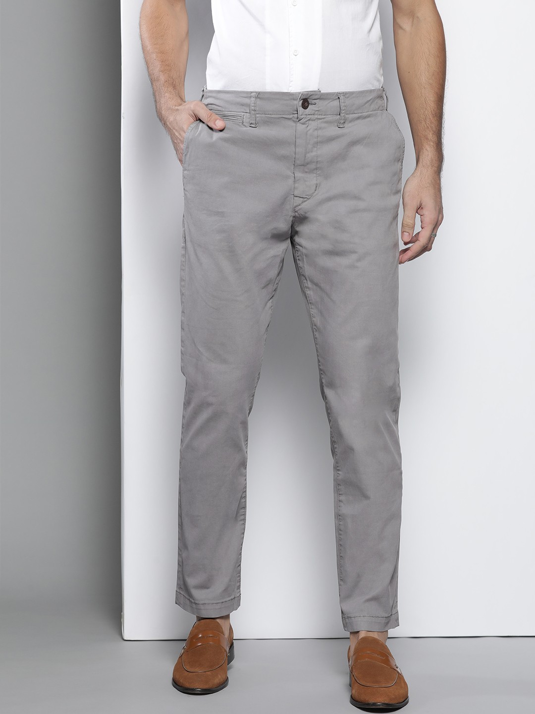 

AMERICAN EAGLE OUTFITTERS Men Grey Solid Slim Straight Fit Chinos