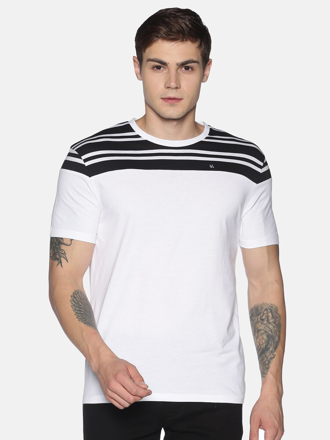 

UrGear Men White Striped Round Neck T-shirt