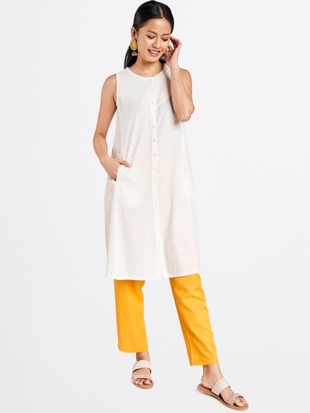 

Global Desi Women White Crinkle Effect Striped Kurta