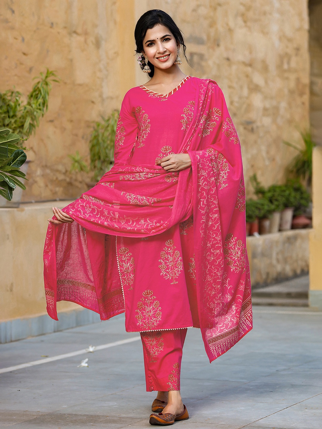 

AHIKA Women Rose-Coloured Printed Cotton Kurta with Palazzos & Dupatta