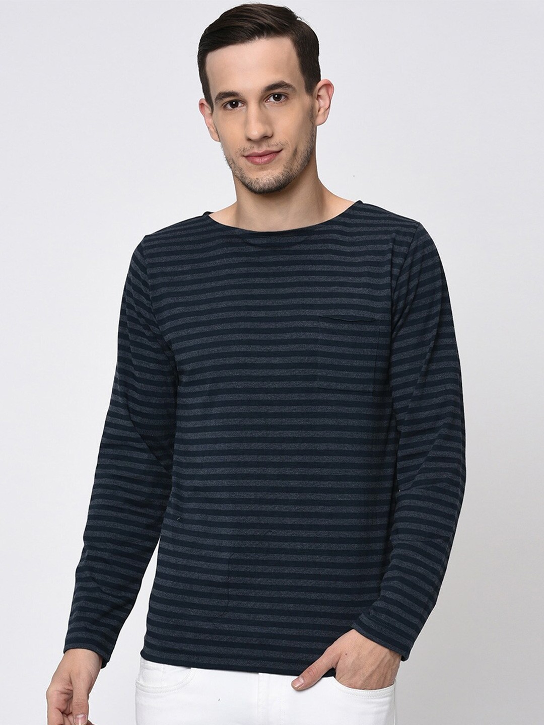 

Rigo Men Navy Blue Striped Round Neck T-shirt