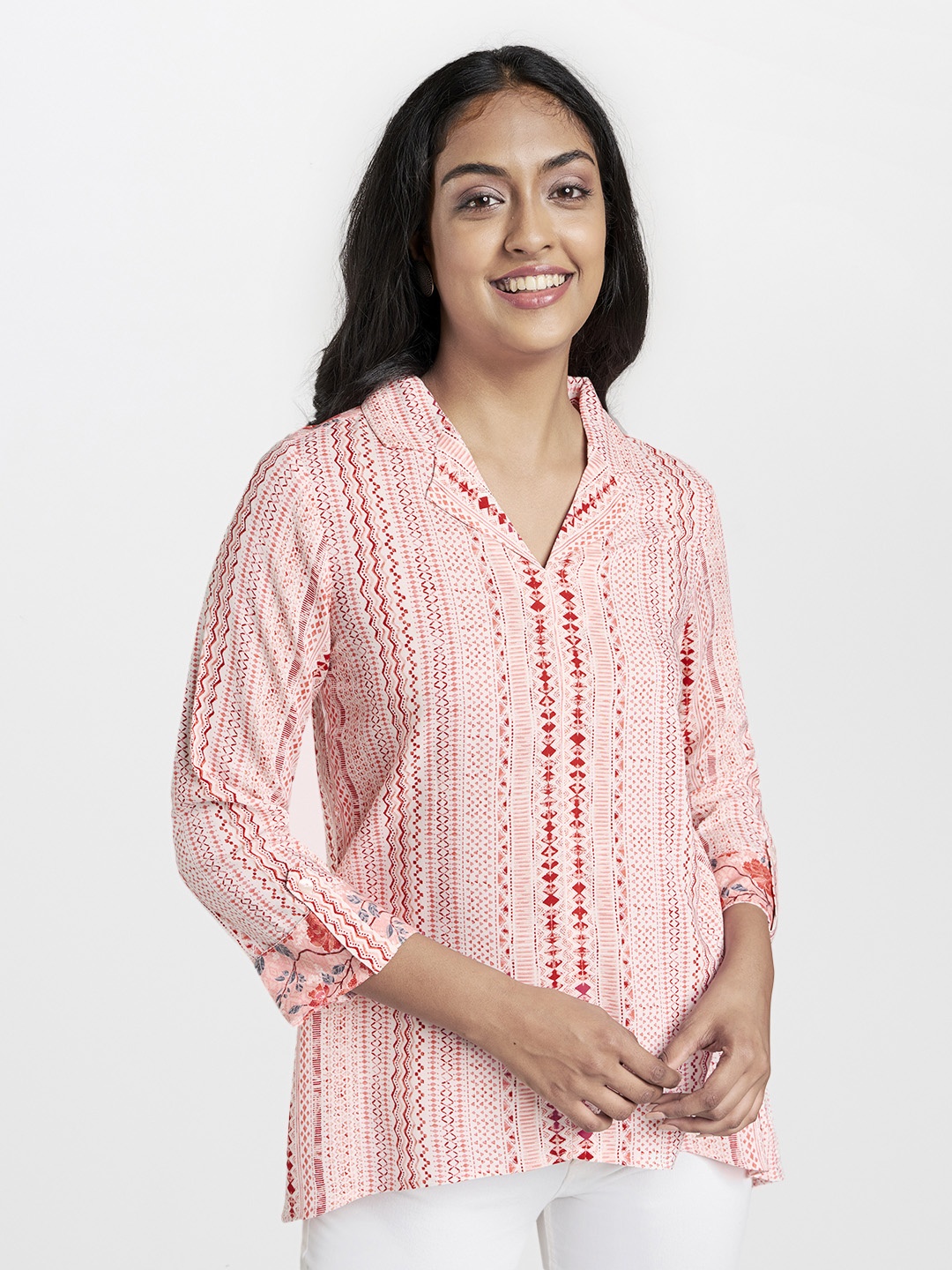 

Global Desi Pink & White Geometric Regular Top