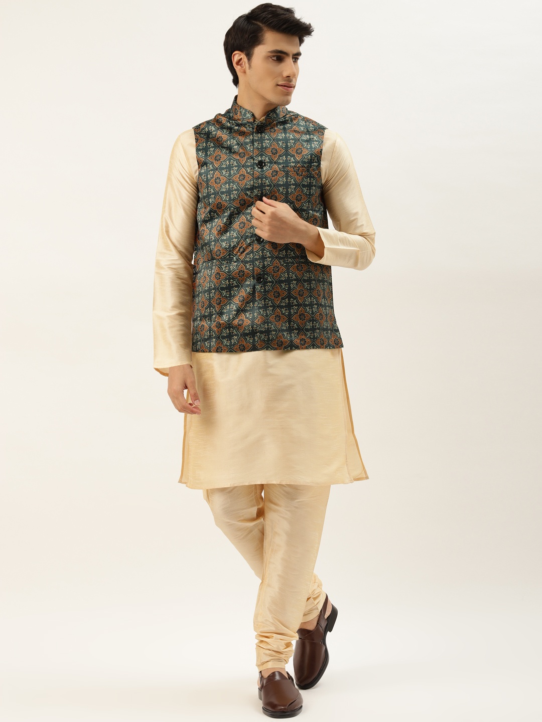 

SOJANYA Men Golden Solid Kurta with Churidar & Nehru Jacket, Gold