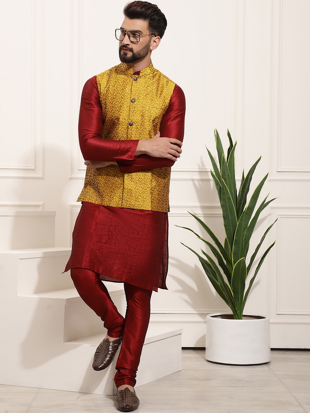 

SOJANYA Men Maroon Solid Kurta Set With Printed Jacket