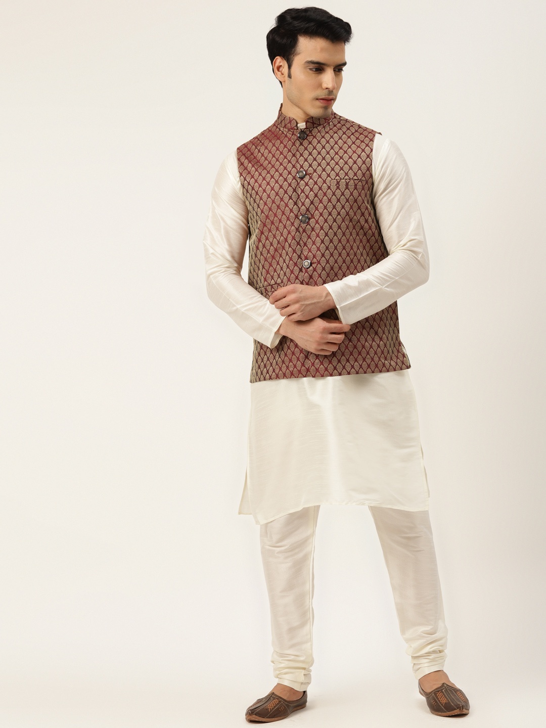 

SOJANYA Men Off White Solid Kurta Set With Printed Jacket