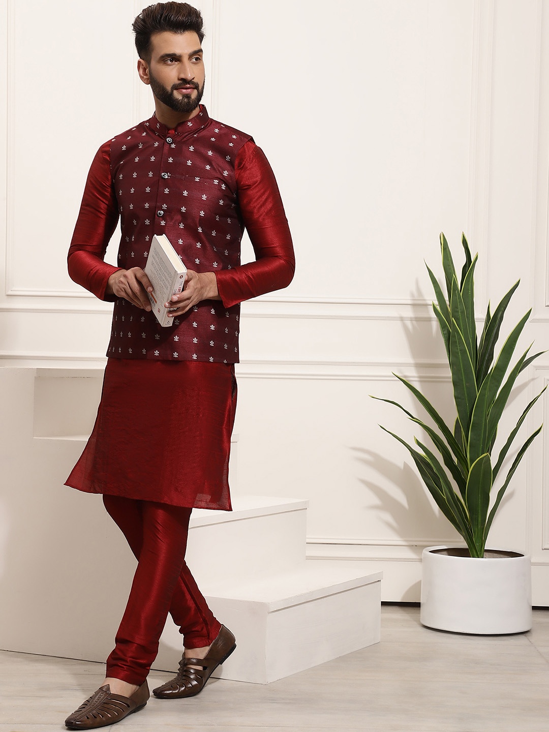 

SOJANYA Men Maroon Solid Kurta Set With Printed Jacket