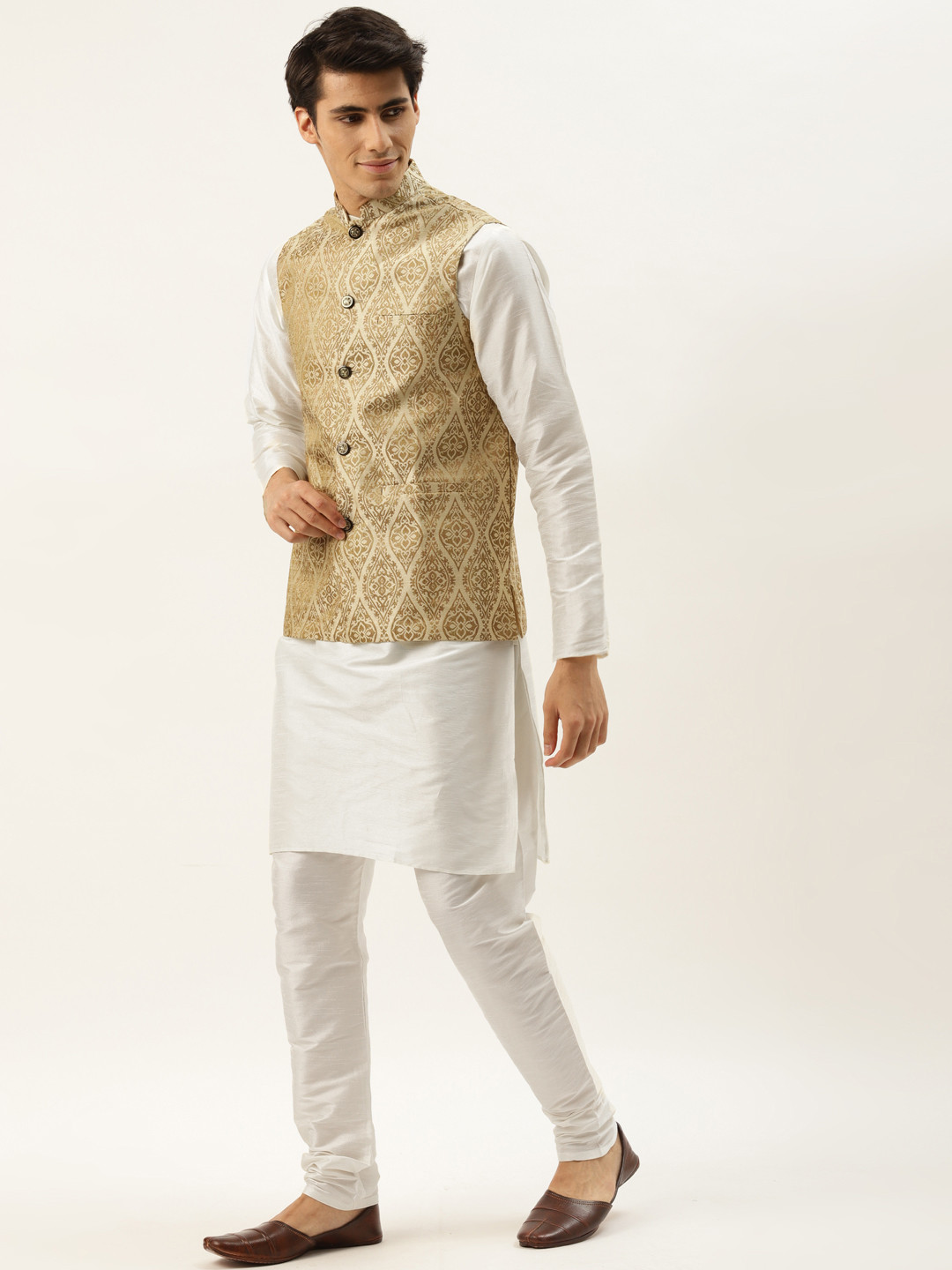 

SOJANYA Men Off White Solid Kurta Set With Printed Jacket