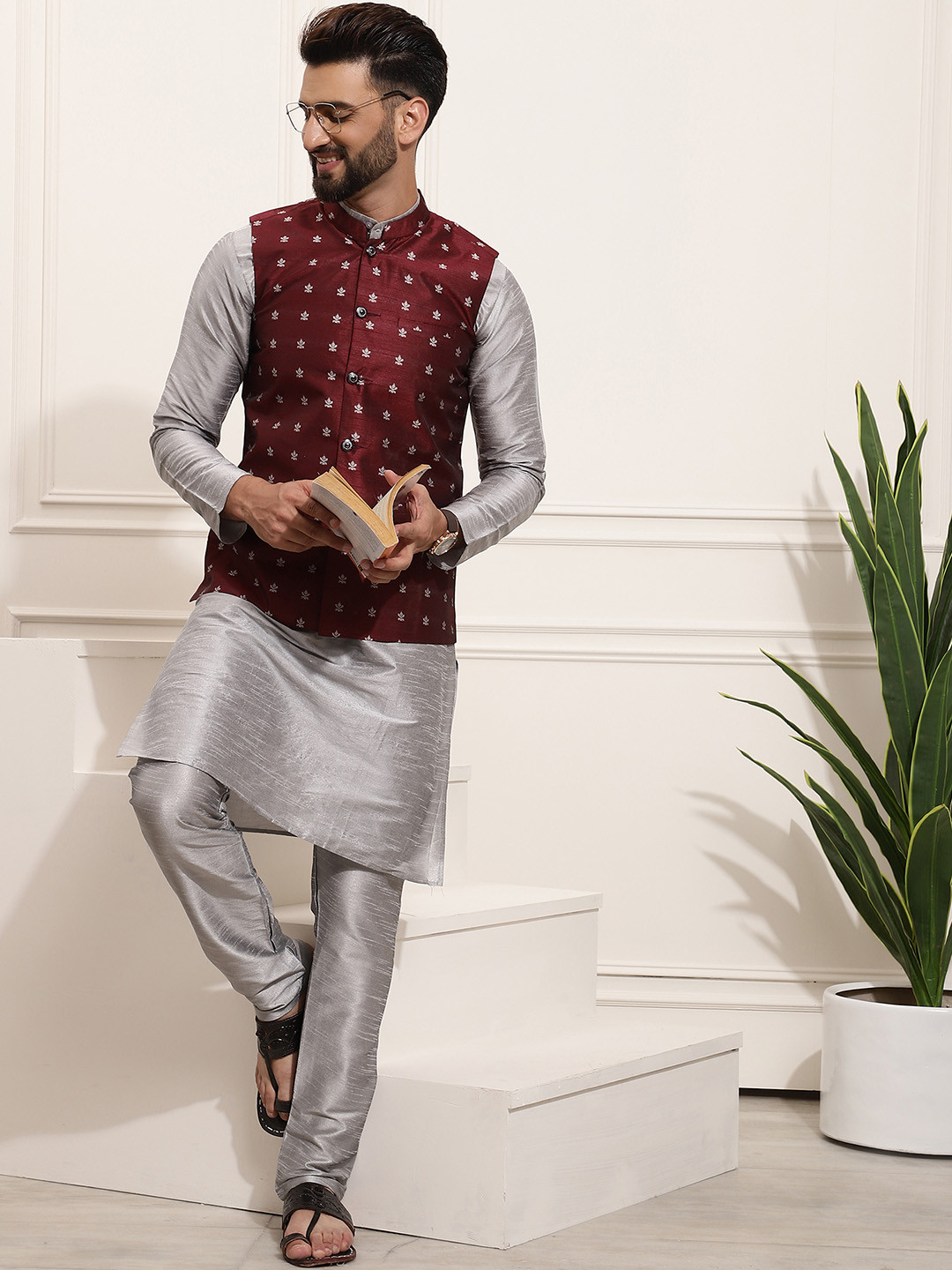 

SOJANYA Men Grey Melange Solid Kurta Set With Printed Jacket