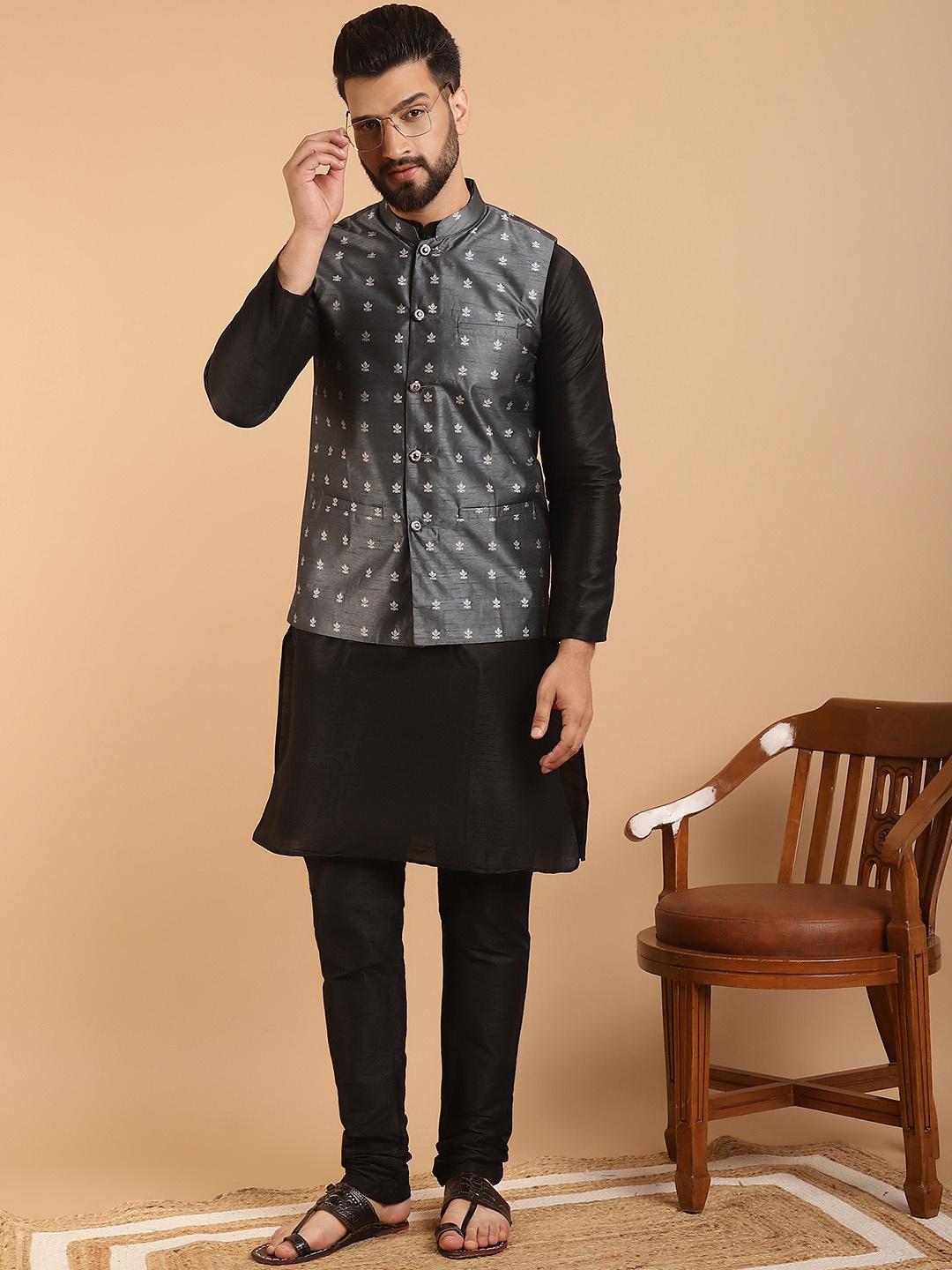 

SOJANYA Men Black Solid Kurta with Churidar & Nehru Jacket