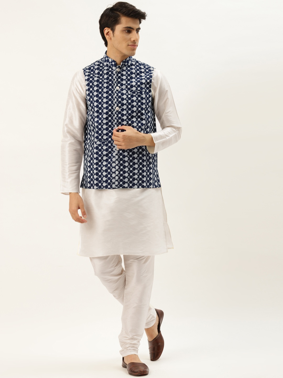 

SOJANYA Men Off White & Navy Blue Kurta with Churidar And Nehru Jacket