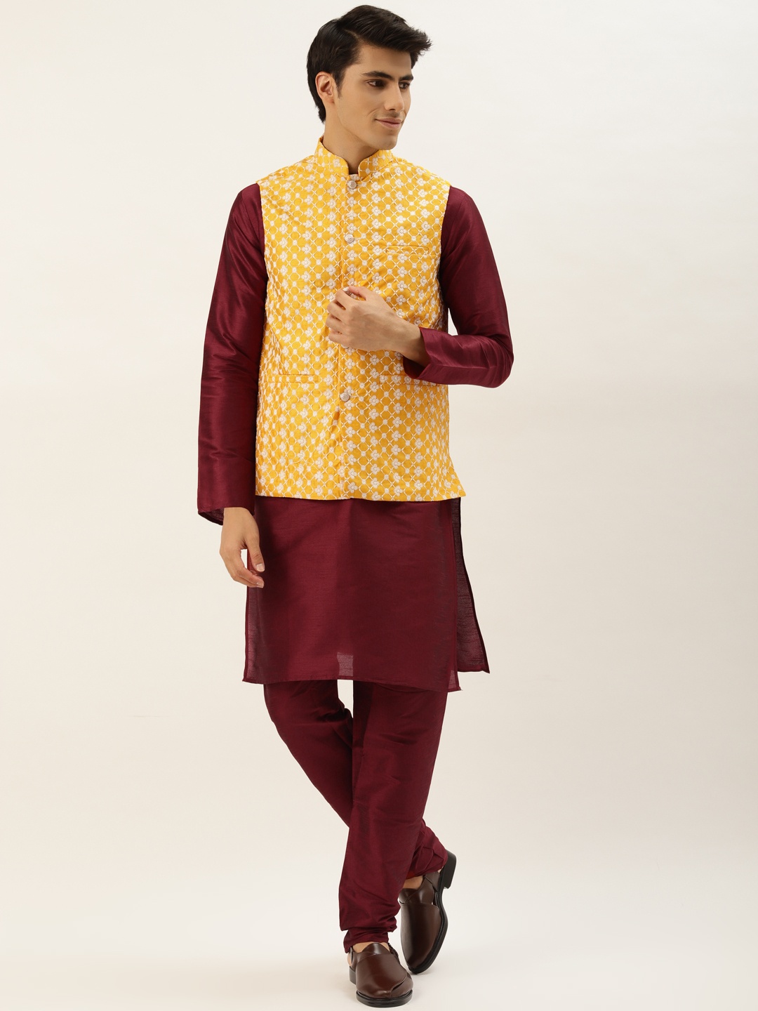 

SOJANYA Men Maroon Thread Work Kurta with Churidar & Nehru Jacket