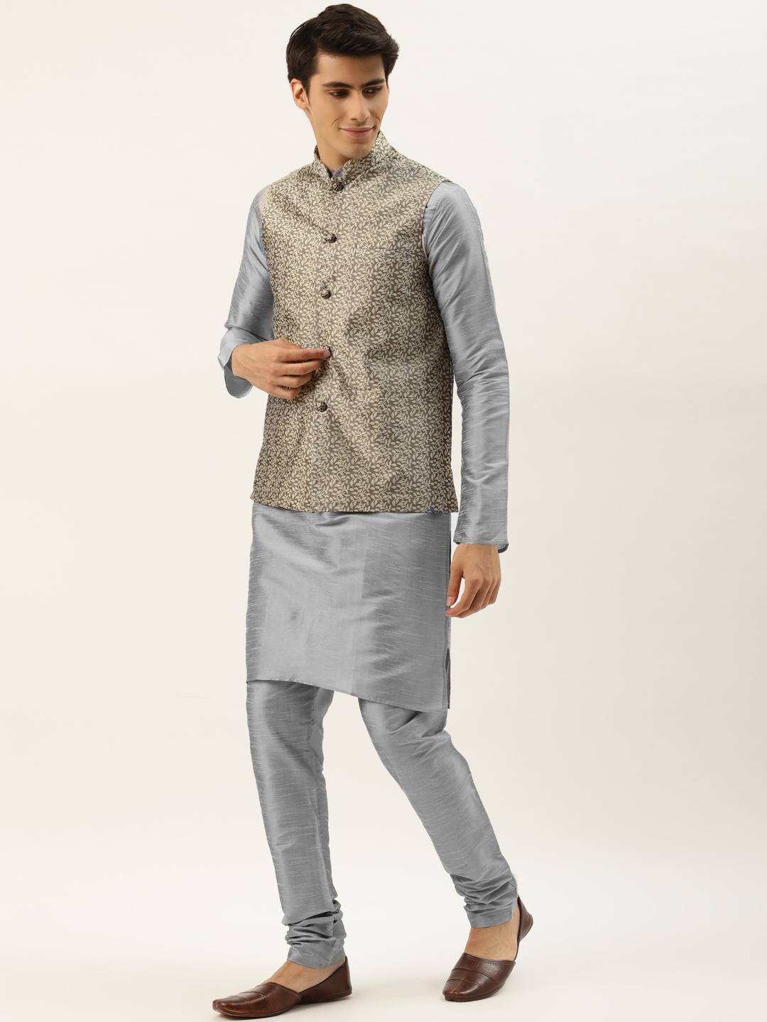 

SOJANYA Men Blue Kurta with Churidar & Nehru Jacket